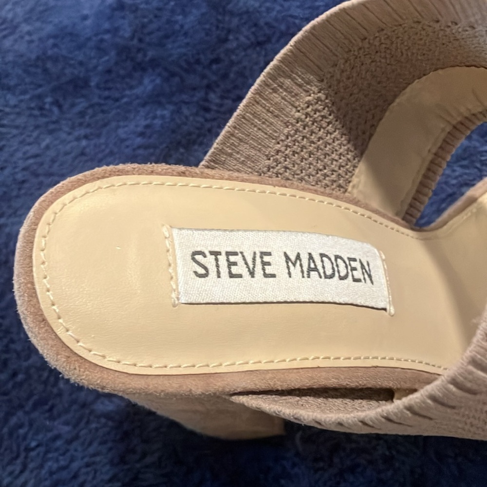 Steve Madden Taupe Stacked Heels Size 6 - Picture 2 of 4